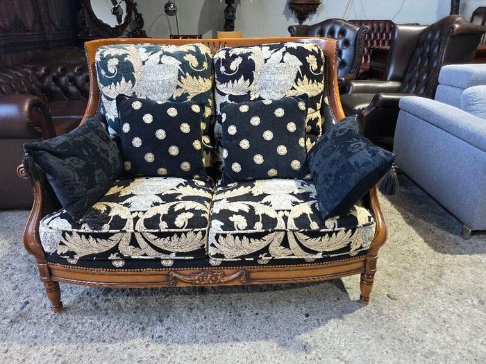 beautiful 2 seater