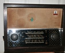 Antique Murphy Radio