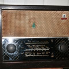 Antique Murphy Radio