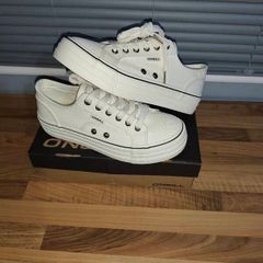 O'Neils trainers