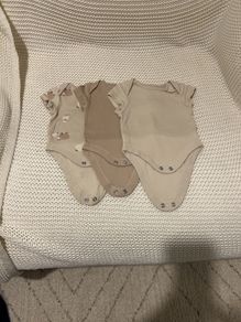 3 newborn body suits