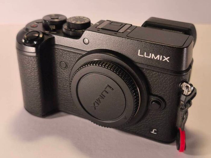 Lumix GX8