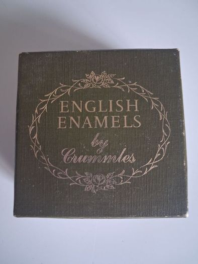 Vintage - Crummles & Co A Year to Remember Pill Box