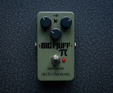 Electro Harmonix Green Russian Big Muff Fuzz - like new