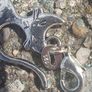 Vintage jewelry is sold individually for 5 to 10 euros Image 4