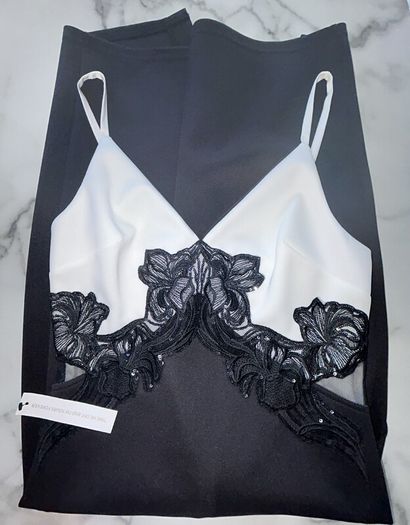 Brand New Stunning Ladies Black & White Dress from Lipsy Size UK 10 / EU 38