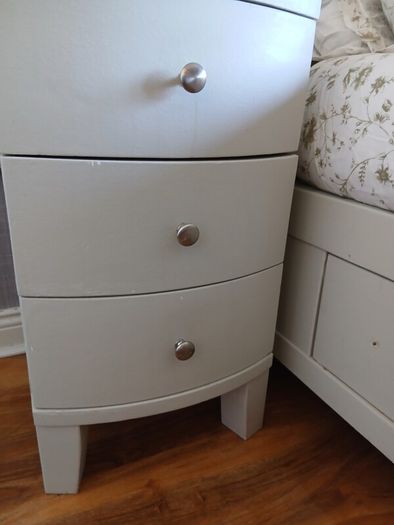 King Sleigh Bed matching lockers & chest of drawers