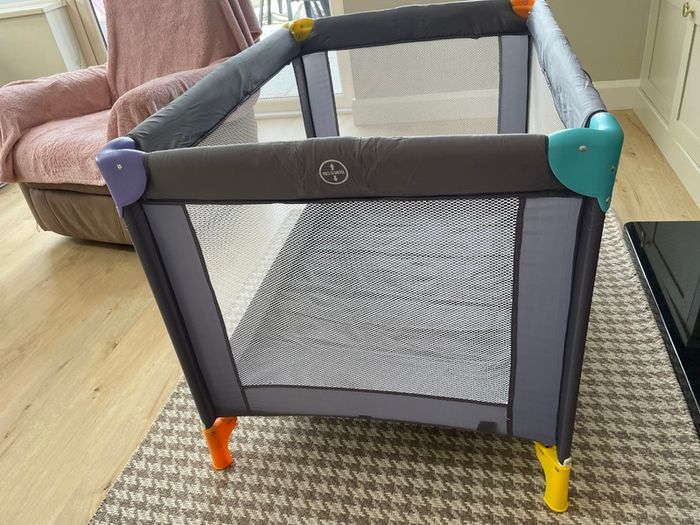 Travel cot