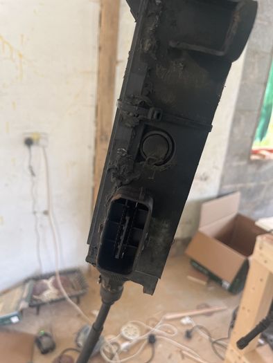 Broken Toyota avensis 2012 handbrake module