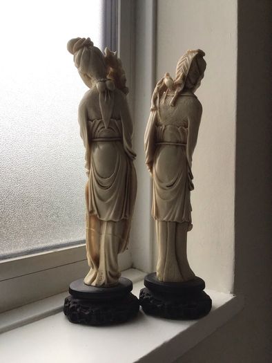 statues