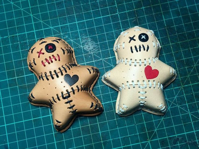 Leather pin cushion
