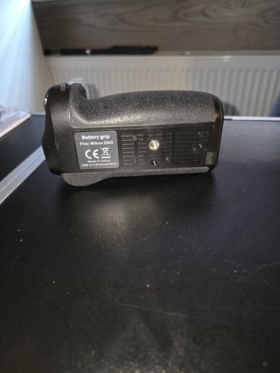 Battery Pack Grip Holder for Nikon Z6 III & Z5 II