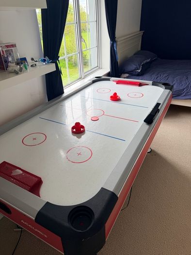 Air Hockey Table