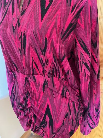 Gallery Ladies Pink Ruched top size 16 New with tags