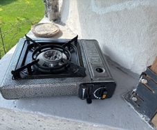 Single-burner camping gas stove