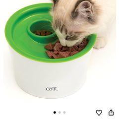 Cat  Feeder and bowls