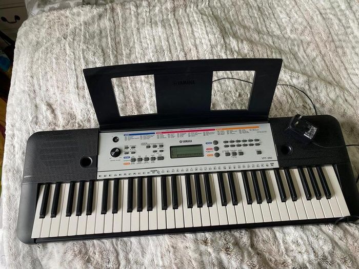 Yamaha YPT-260 Keyboard