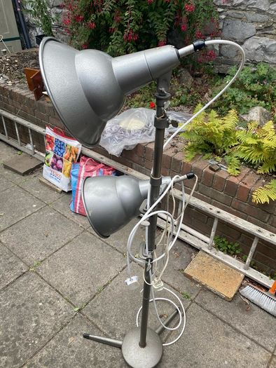 floor lamp This mid-century vintage industrial  floor lamp features twin adjustable reflectors (one fixed pole mount and one clamp-on mount).