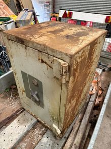 Heavy duty Chubb safe