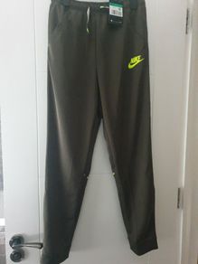 New Nike bottoms size XL (13-14 years)