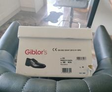 Men's leather shoes