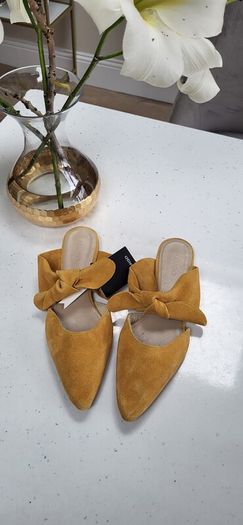 MANGO mustard suede mules with bow tie detail - Sz 41 - Fit 7.5 to 8 UK - Bnwt Rrp 59.99