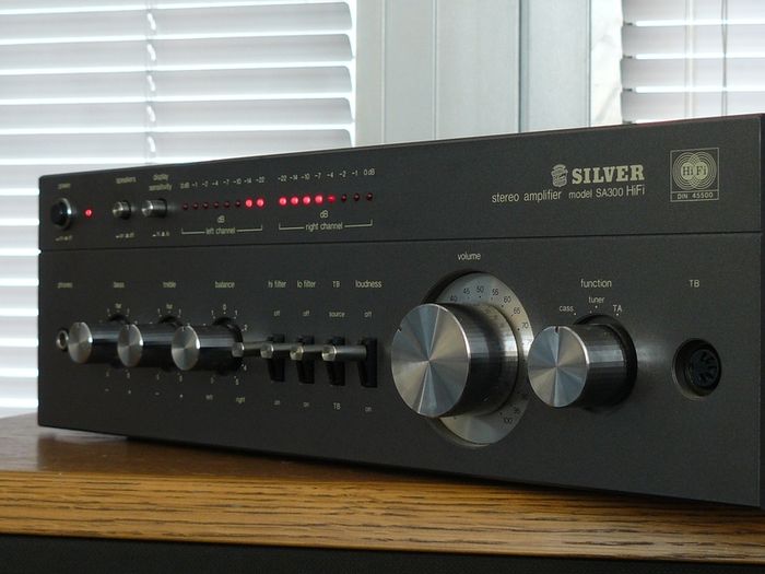 Silver model SA300 Hifi integrated stereo amplifier