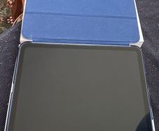 iPad (10th Generation) Wi-Fi + Cellular