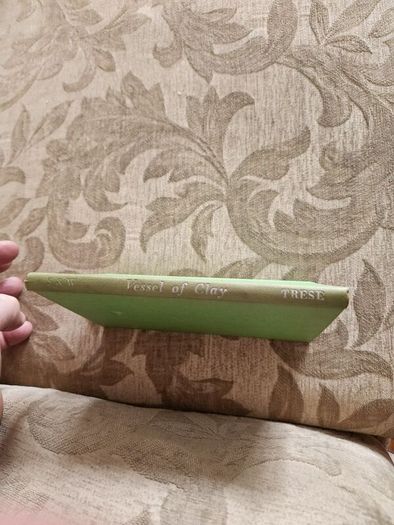 Vessel Of Clay. By Leo Trese. 1957 Hardback In Good Condition. See Photos For Same.
