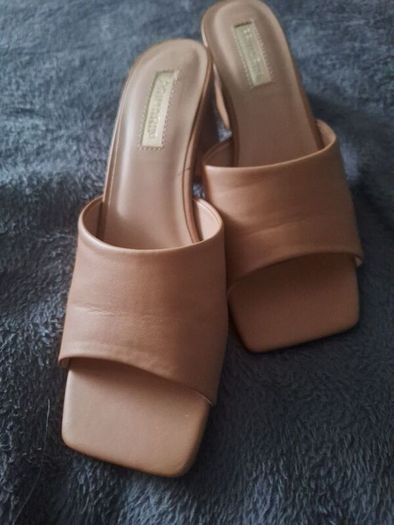 Shoes/Ladies Black and Beige Peeptoe .. Size: 4 UK