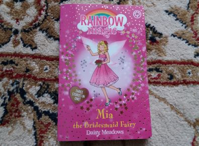 Kids book by Daisy Meadows rainbow magic Mia