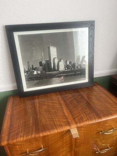 Black and white print of New York twin towers