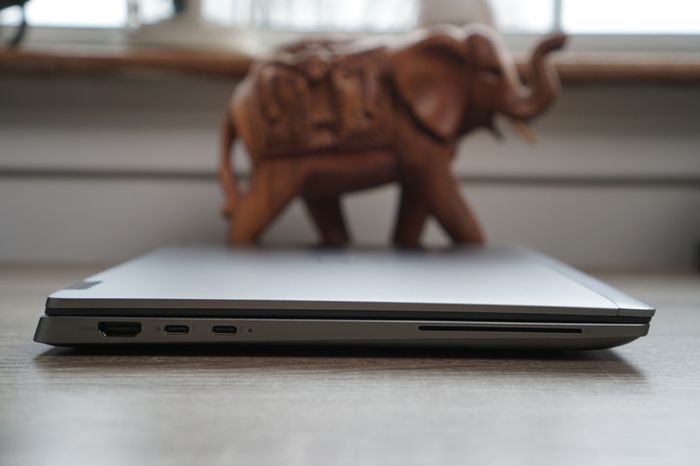 Dell Latitude 7350 2-in-1 | QHD+ 500nits | 16GB | Core Ultra 5 125U | 5G + eSIM