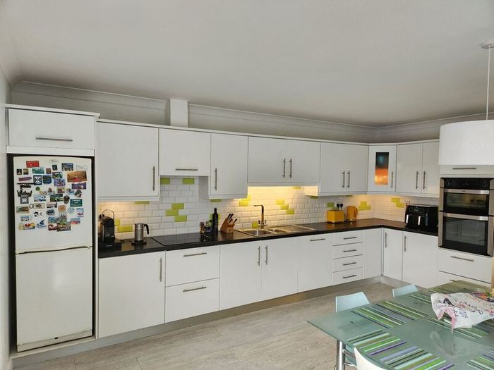 Modern White Gloss Kitchen