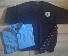x3 Bundle - Unisex Athy College Bundle - Size - Medium - RRP - 60+ - Open To Offers!!