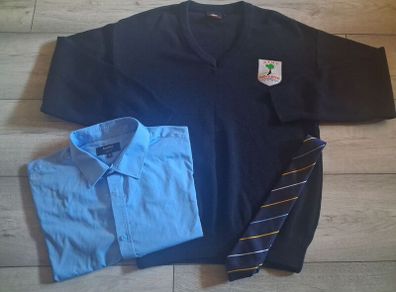 x3 Bundle - Unisex Athy College Bundle - Size - Medium - RRP - 60+ - Open To Offers!!