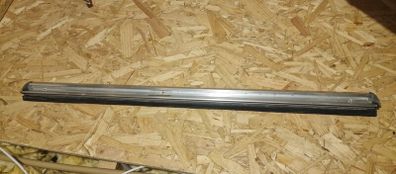 Door seal & rain deflector