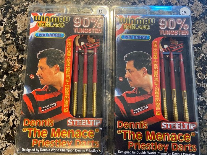 Brand new 15g gold Dennis Priestley darts