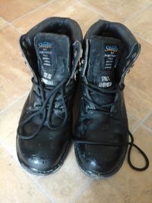 Safety boots