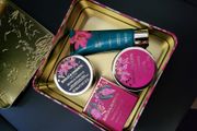 BAYLIS &amp; HARDING Cosmetics set in a tin NEW Tropical Paradise