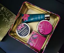 BAYLIS & HARDING Cosmetics set in a tin NEW Tropical Paradise
