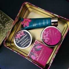 BAYLIS & HARDING Tropical Paradise Cosmetic set in a tin NEW