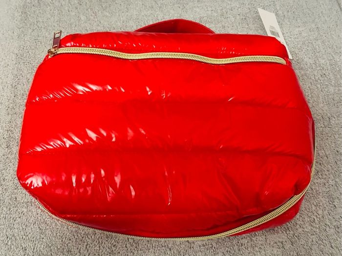 Travel cosmetic bag