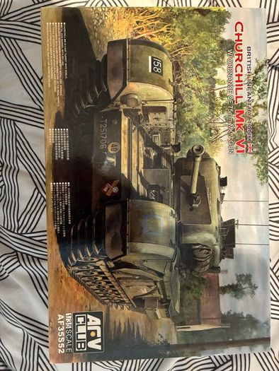 2 scale models afv  club 1/35 Churchill mk v and Dragon 1/35 Sherman m44A3  (105 mm) hvss