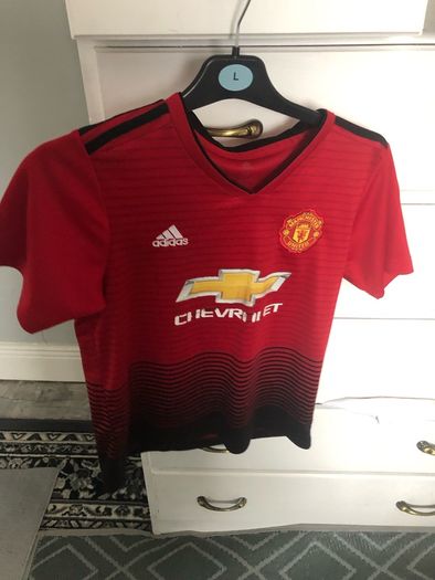 Selection of Manchester United shirts Sizes on pics