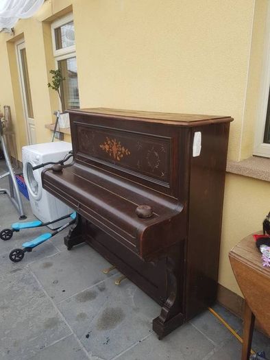 Electric piano Bar