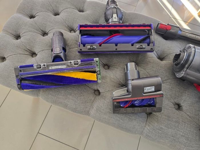 Dyson v12 with genuine accessories