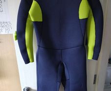BNWT Decathlon kids 4/3 neoprene wetsuit