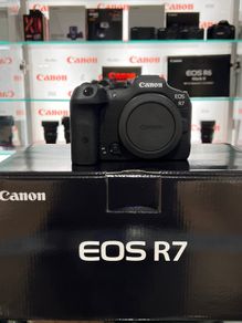 Canon Eos R7