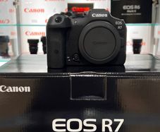 Canon Eos R7